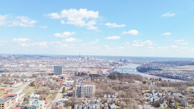 Building Photo - 735 Considine Ave