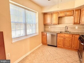 Building Photo - 15068 Catbrier Ct