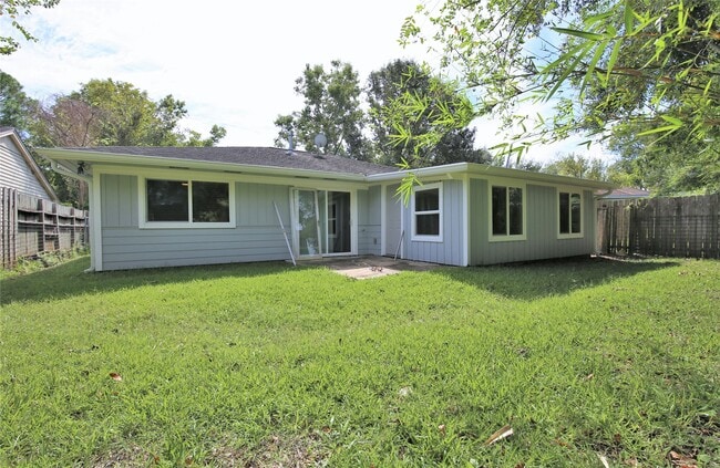 Building Photo - 2806 Bluebonnet St