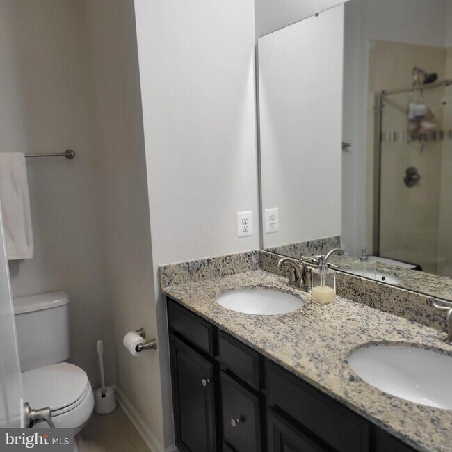 Building Photo - 2922 Glendale Ave