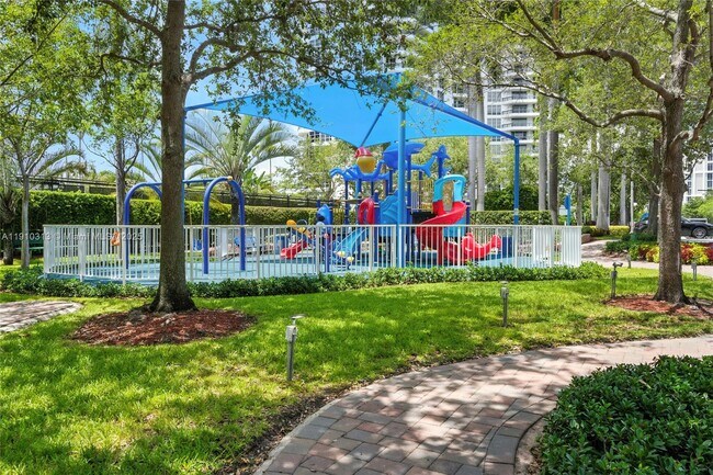 Building Photo - 3600 Mystic Pointe Dr