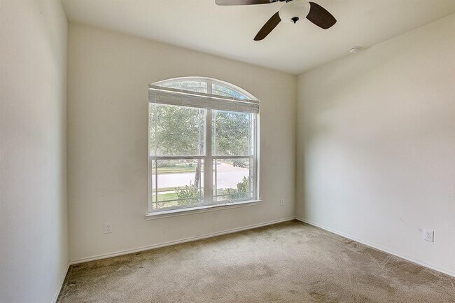 Building Photo - 5912 Sardinia Dr