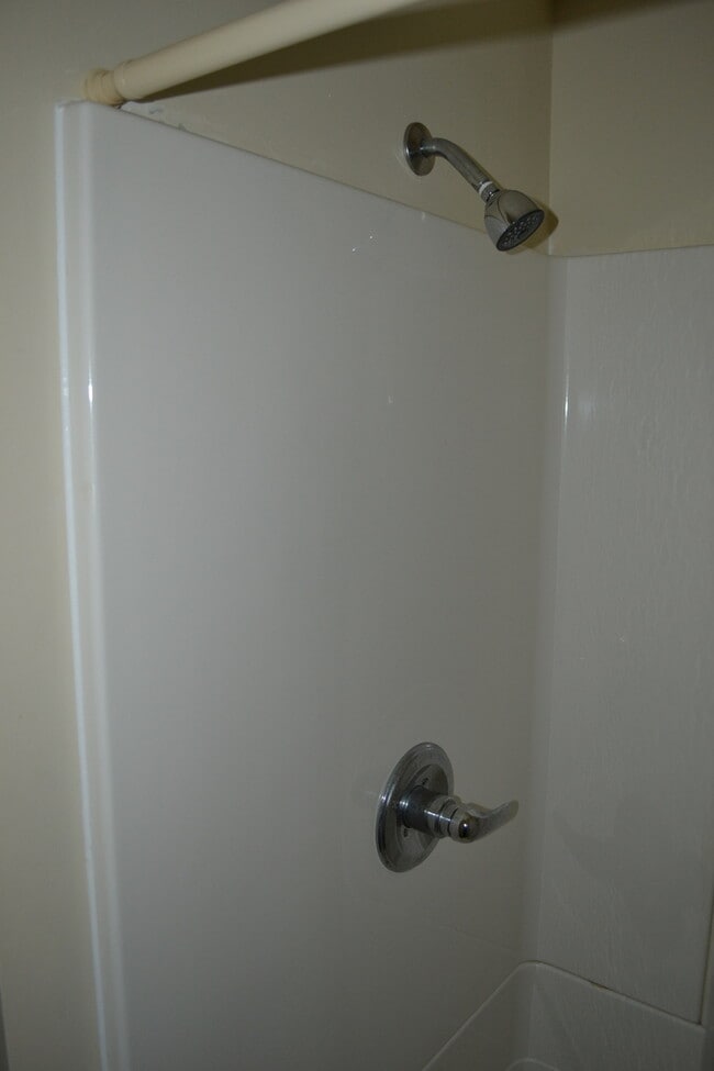 Building Photo - Nice 3-4 Br, 2 Bath Ranch style home, fenced in yard, garage, patio, full basement