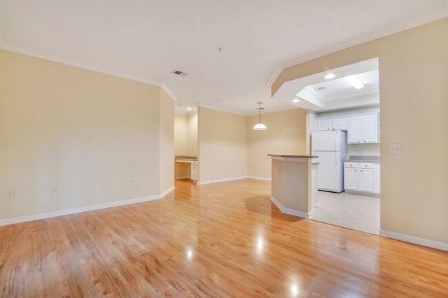 Building Photo - HOLIDAY CHEER - 50% Off 1st Month's Rent