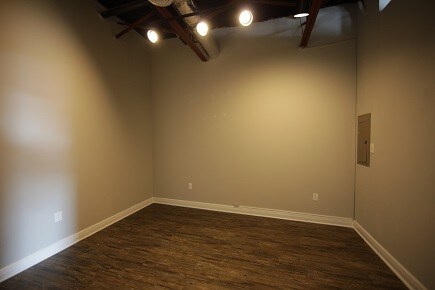 Building Photo - 319 N Mesquite St