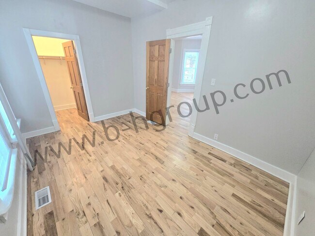 Building Photo - 1925 53rd St