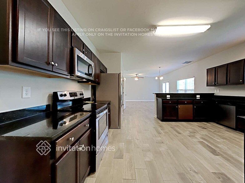 Building Photo - 120 Four Seasons Way