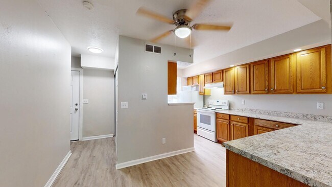 Primary Photo - 3 Bedroom/1 bathroom renovated townhouse.
