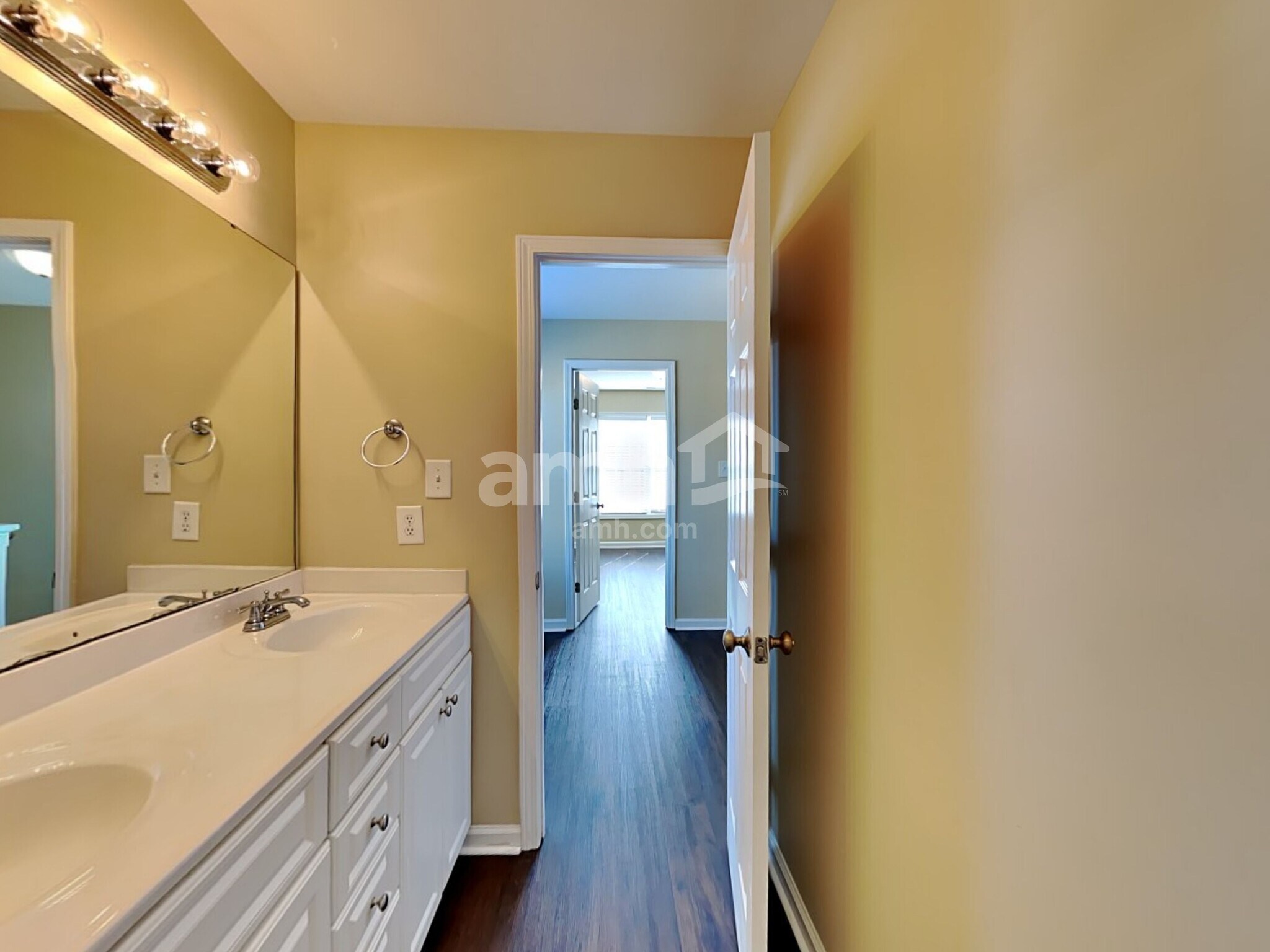 Building Photo - 129 Longbay St