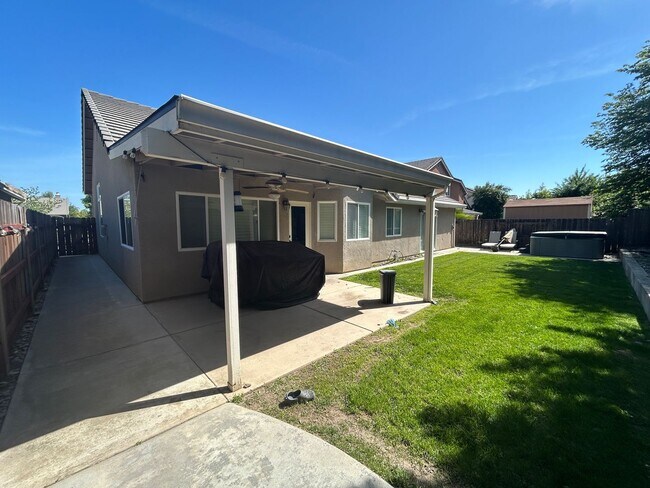 Building Photo - 2464 Oak Crest Dr