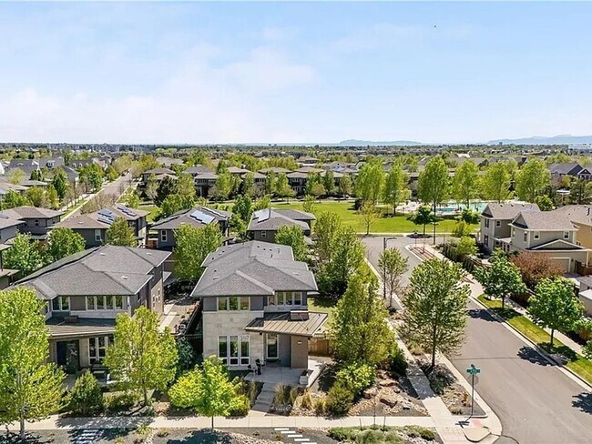 Building Photo - Stunning 4BR House on corner lot in Denver...