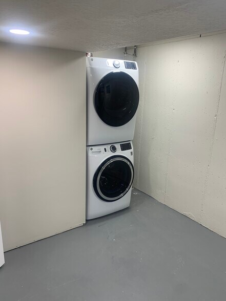 Building Photo - 825 S 650 E
