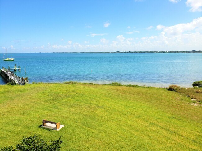 Building Photo - 31 Harbour Isle Dr W