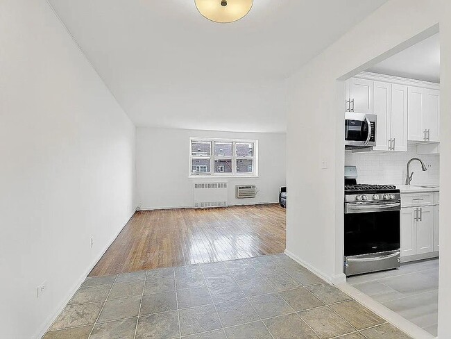 Building Photo - 88-08 151st Ave