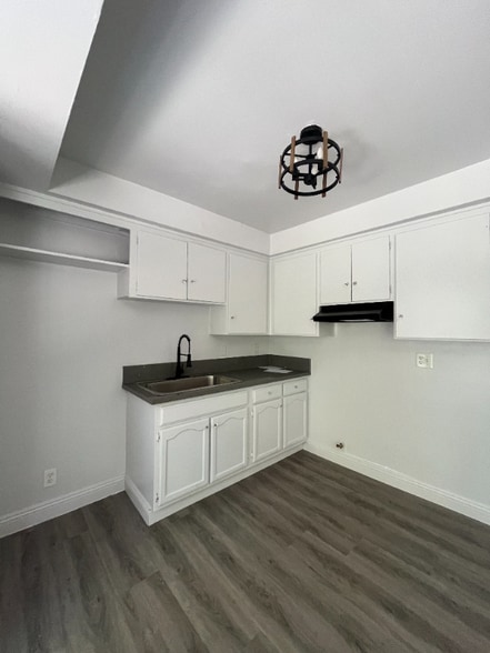 Building Photo - 3801 W 28th St