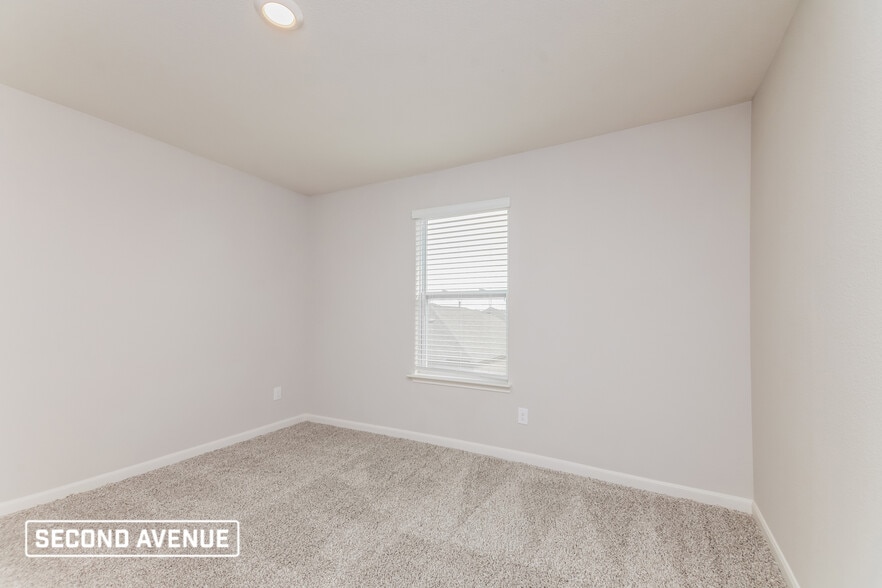 Building Photo - 2000 Erlinda Dr