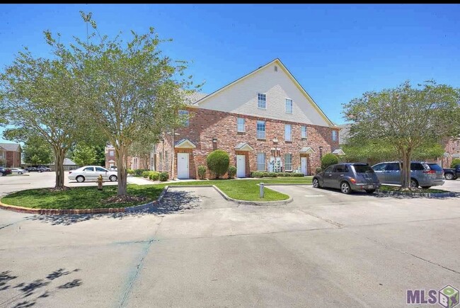Building Photo - 4441 Burbank Dr