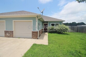 Building Photo - 112 Bridle Ct