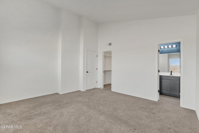 Building Photo - 2420 Tierra Delmonte Dr
