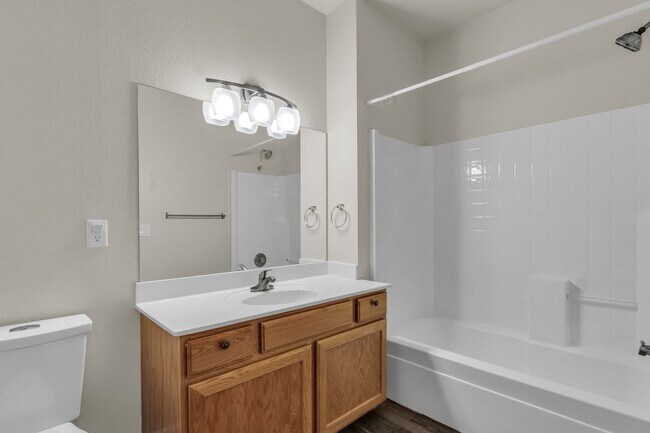 Building Photo - 8381 Meadowview Ct
