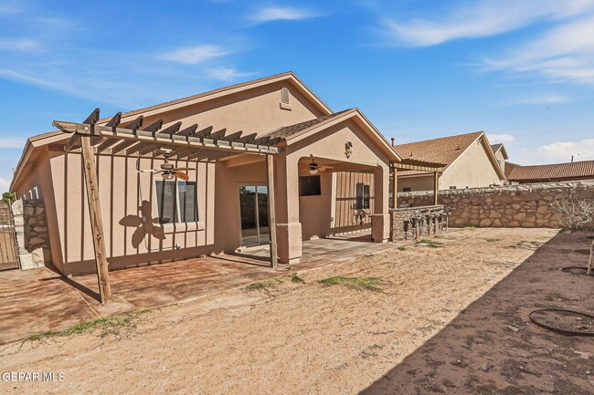 Building Photo - 3133 Clearbrook