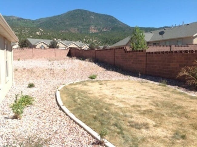 Building Photo - 3 Bedroom 2 Bathroom House