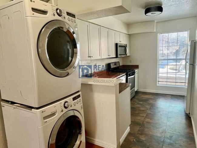 Building Photo - 3485 Rebecca Ln