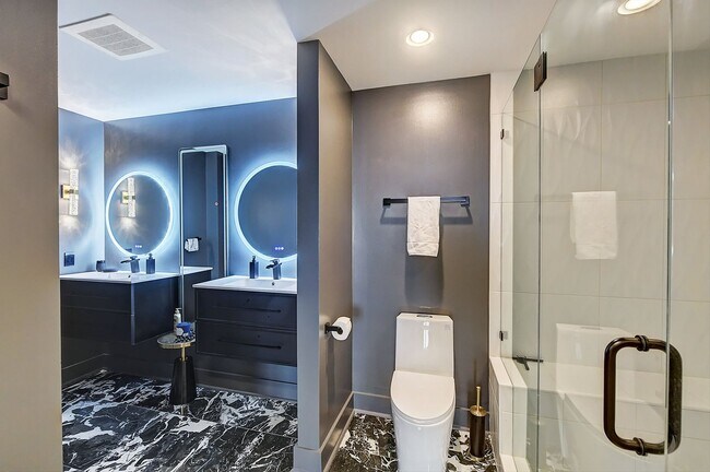 Building Photo - Modern High End Luxury Condo in Uptown Charlotte