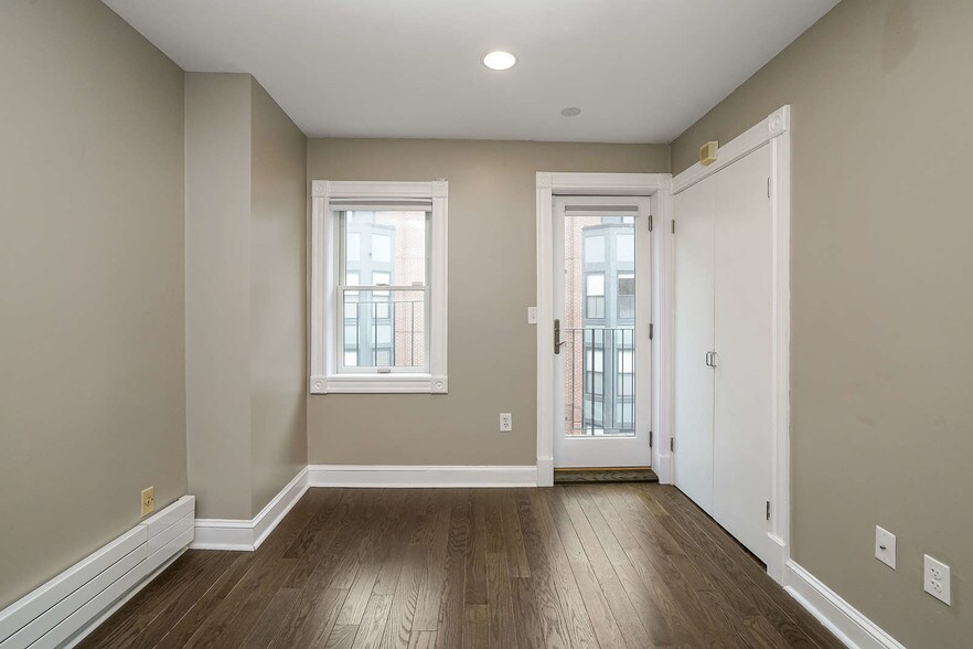 Building Photo - 16 Follen St