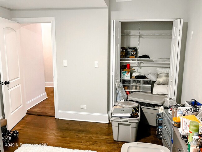 Building Photo - 4049 N Francisco Ave