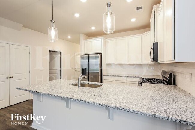 Building Photo - 427 Stonefence Dr