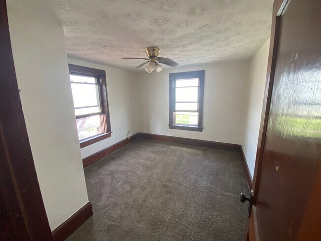 Building Photo - Charming 4-Bedroom Single Family Home for Rent!