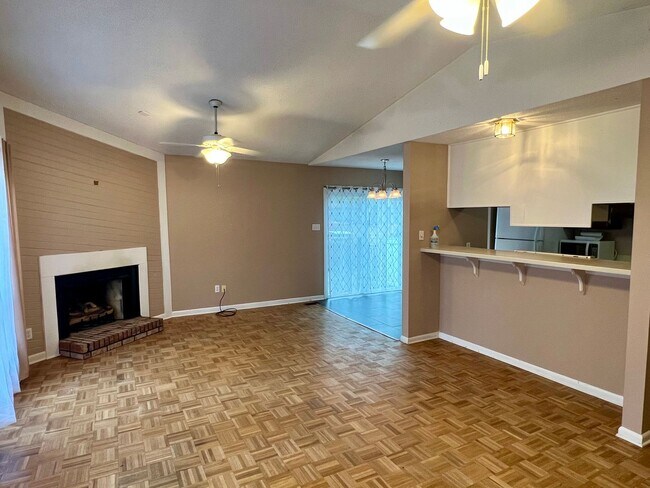 Building Photo - 805 Castalia Dr