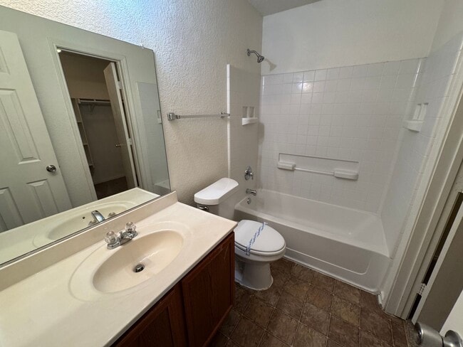 Building Photo - Nice Single Story in Saginaw Area