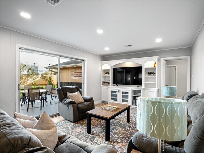 Building Photo - 9403 Timberside Dr