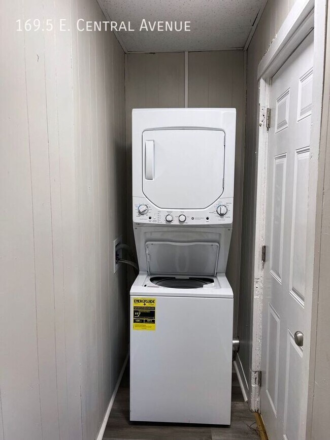 Building Photo - 169.5 E Central Ave