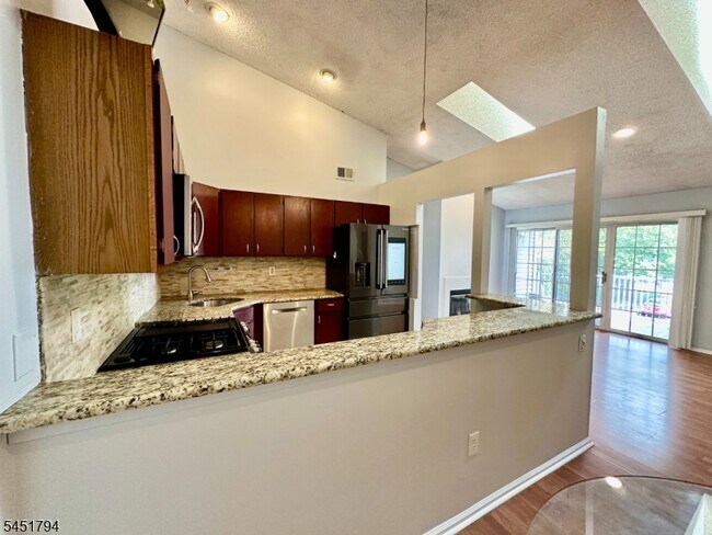 Building Photo - 111 Lindsey Ct