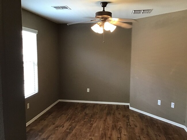 Building Photo - Beautiful 3Bed & 2Bath w/ Den, near Davis Monthan, Vail school district