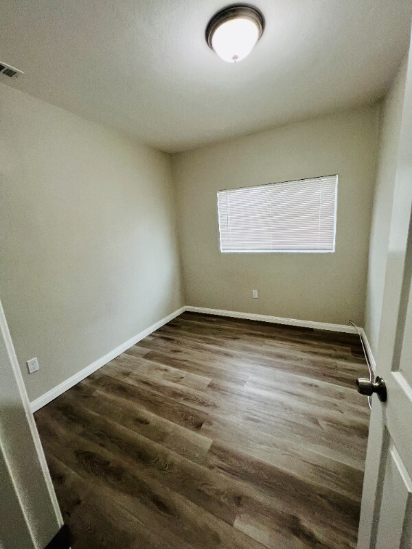 Building Photo - 21633 Cottonwood Ave