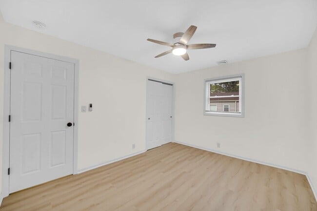 Building Photo - 3 Bedroom 1 Bathroom House for Rent!