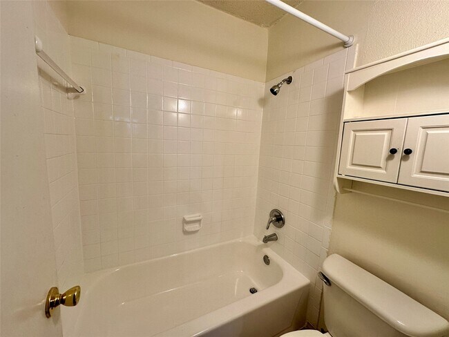 Building Photo - 2121 Hepburn St