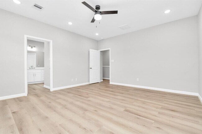 Building Photo - 2347 Hoskins Dr