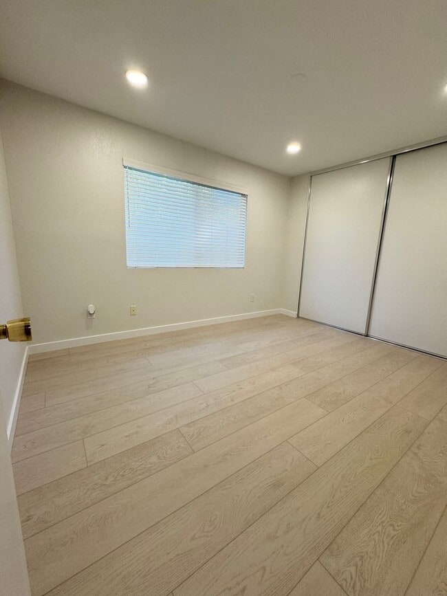 Building Photo - MOVE IN SPECIAL - $250 off First Month's Rent!