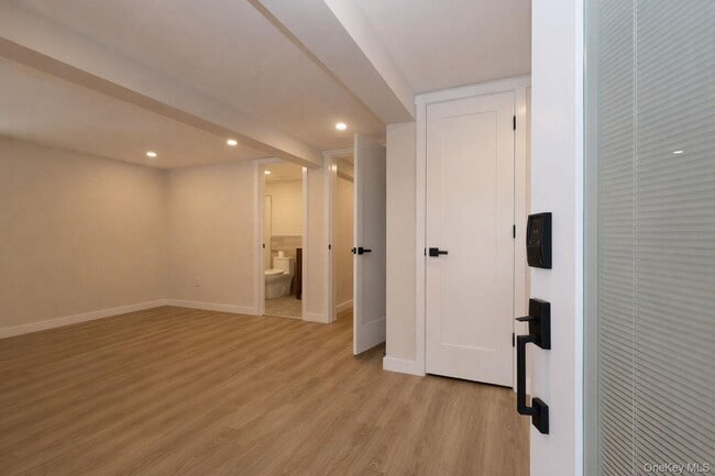 Building Photo - 52 Roe Ave