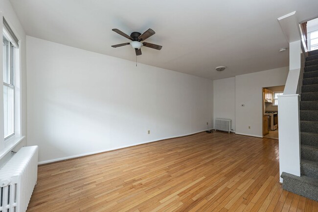 Building Photo - Cozy 3 Bed near metro!  Apply today for sa...