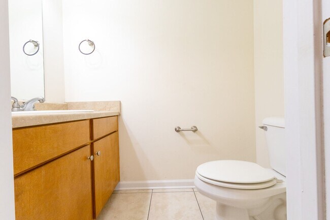 Building Photo - 322 Ray Ave