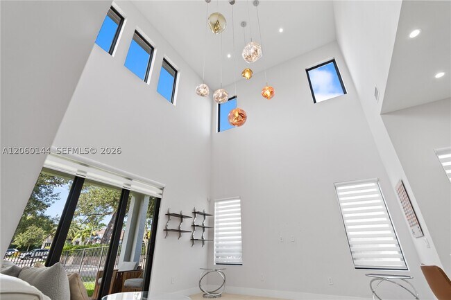 Building Photo - 3472 Emerson Dr