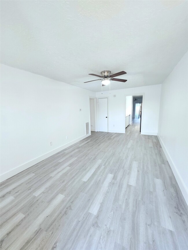 Building Photo - 6824 W Fuqua St