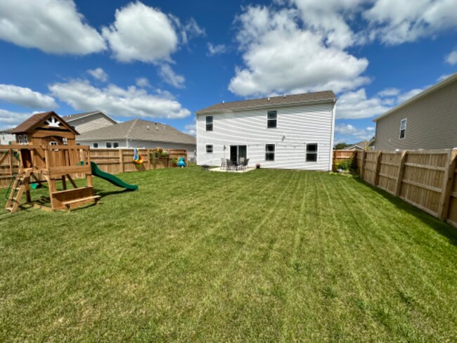 Building Photo - 4145 Bradley Dr