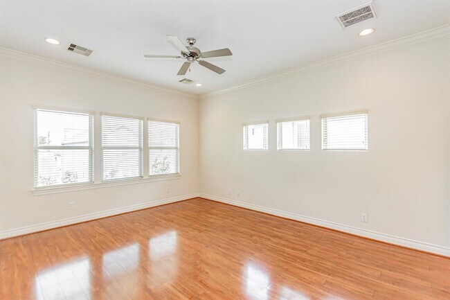 Building Photo - 5514 Crooms St